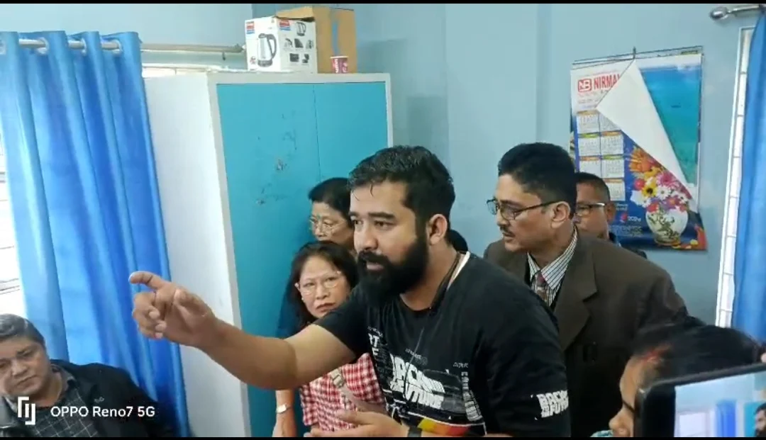 राशन कार्डबाट नाम हटाइएको विषयमा जानकारी लिन खाद्य तथा वितरण विभाग पुगे उपभोक्ता