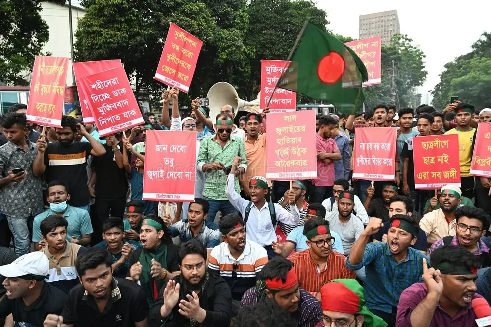 प्रधानमन्त्री निवासअगाडि विपक्षीको प्रदर्शन, शिक्षामन्त्रीसहित तीन प्रमुख नेताको राजीनामाको माग