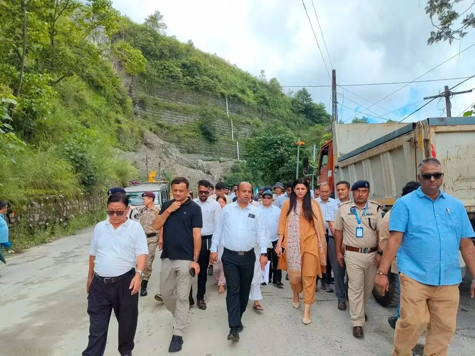 भानु टर्निङ पहिरो प्रभावित क्षेत्रको जिल्ला कलेक्टरद्वारा निरीक्षण, ढल निकास सुधार र न्यूनीकरणका उपायलाई प्राथमिकता