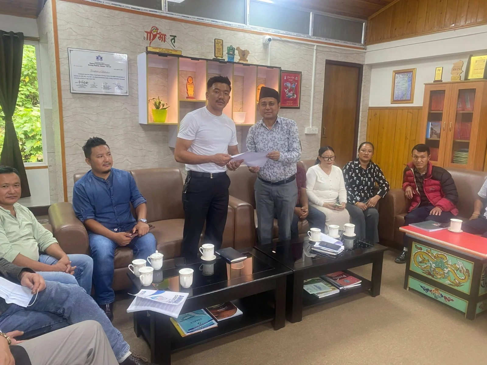 सोरेङमा एसआईआर-माथि सर्वदलीय बैठक र बडापाथिङमा भत्किएको पुलको संयुक्त निरीक्षण