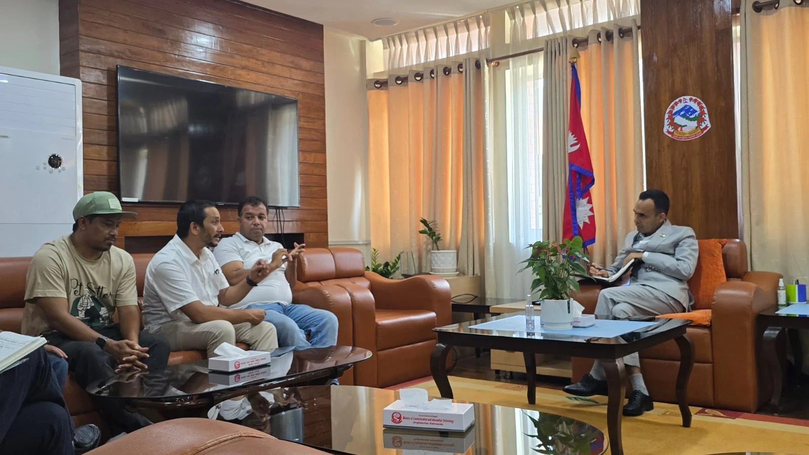 नेपाली चलचित्र क्षेत्रलाई उद्योगका रूपमा मान्यता दिन सञ्चारमन्त्रीको नीतिगत पहल