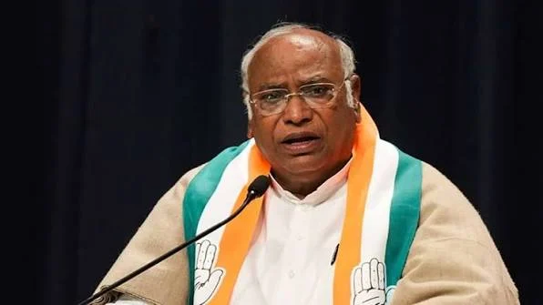 Read more about the article मोदी सरकारको कार्यकालमा देशको शिक्षा प्रणाली कमजोर भएको कंग्रेस अध्यक्ष मल्लिकार्जुन खड्गेको गम्भीर आरोप