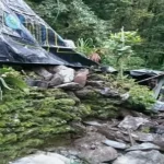 पूर्व पैयुङ दाहाल गाउँमा पहिरोको उच्च जोखिम, तीन परिवार त्रासमा