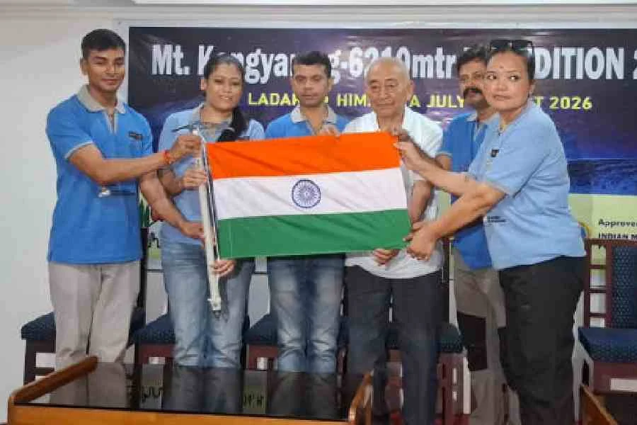 सिलिगुडीबाट लद्दाखको ६,२१० मिटर अग्लो माउन्ट काङ्ग्याराग आरोहणका लागि पाँच सदस्यीय टोली प्रस्थान
