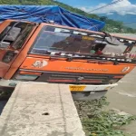 गेलखोलामा मजबुत प्यारापेटले टिस्टा नदीमा खस्नबाट मालवाहक गाडी जोगायो